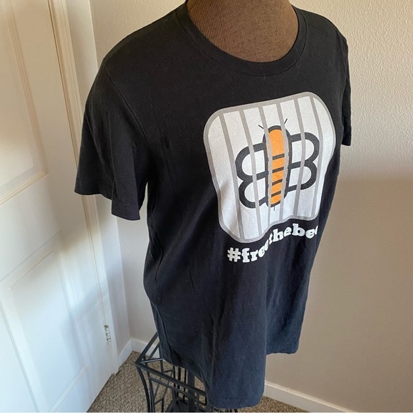#freethebee t-shirt in size 12, overall black, screen‎ print on front chest. 🐝 - Picture 8 of 10